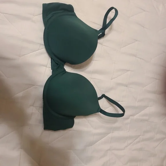Green bra - Picture 2 of 3